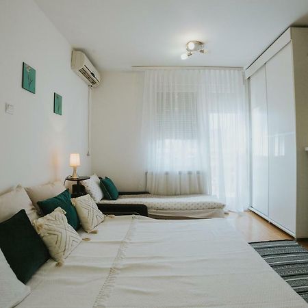 Mimika Apartman Leilighet Novi Sad Eksteriør bilde